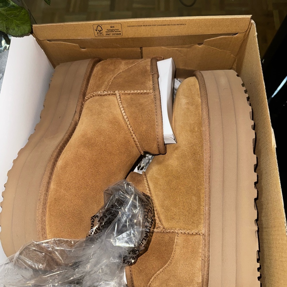 BRAND NEW UGG Classic Ultra Mini Platform (Chestnut)